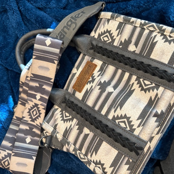 Wrangler Black and Gray Patterned Purse with matching Wallet - Picture 5 of 10